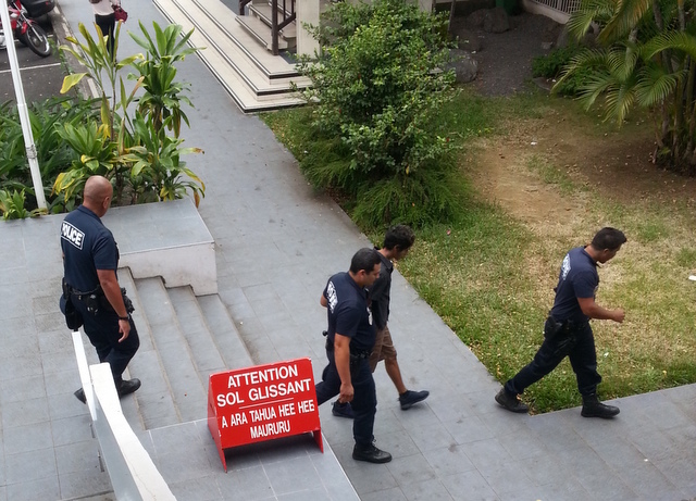 Le prévenu, sans emploi et jeune papa, a été reconduit à la maison d'arrêt de Nuutania pour y purger ses quatre mois de prison ferme.