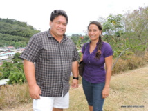 Rachel Ruta, gérante de la société "Mo'o 'Arearea Parc" et le maire de Mahina, Damas Teuira
