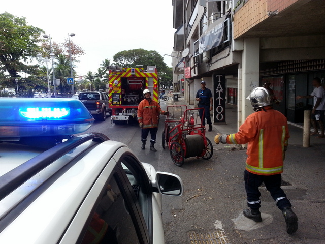 Les pompiers ont levé le camp après avoir inspecté tous les étages.