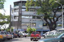 Sauvage agression devant la clinique Paofai : un homme entre la vie et la mort Sauvage agression devant la clinique Paofai : un homme entre la vie et la mort