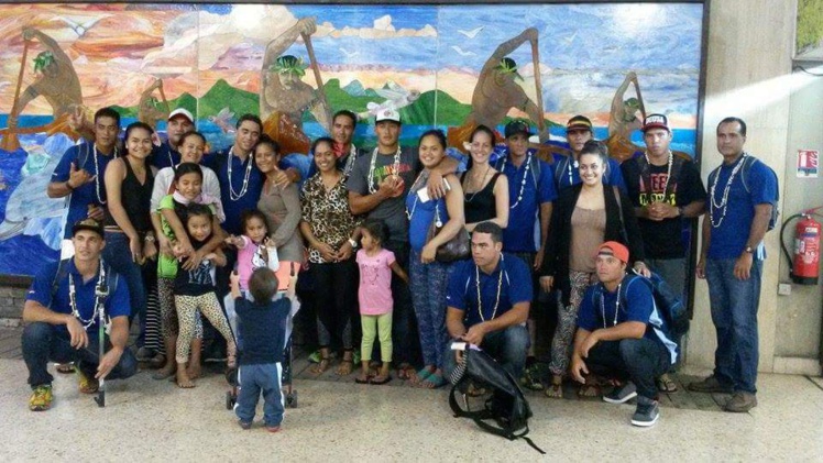 Air Tahiti va'a en route pour la Molokai hoe Air Tahiti va'a en route pour la Molokai hoe