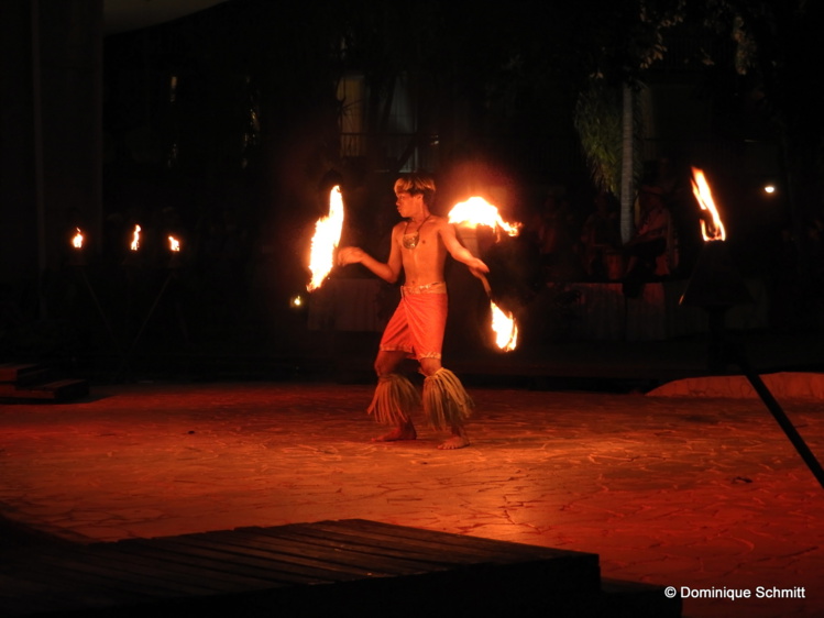 Tauarii Ani, 14 ans, sacré champion polynésien de la danse du couteau de feu ! Tauarii Ani, 14 ans, sacré champion polynésien de la danse du couteau de feu !