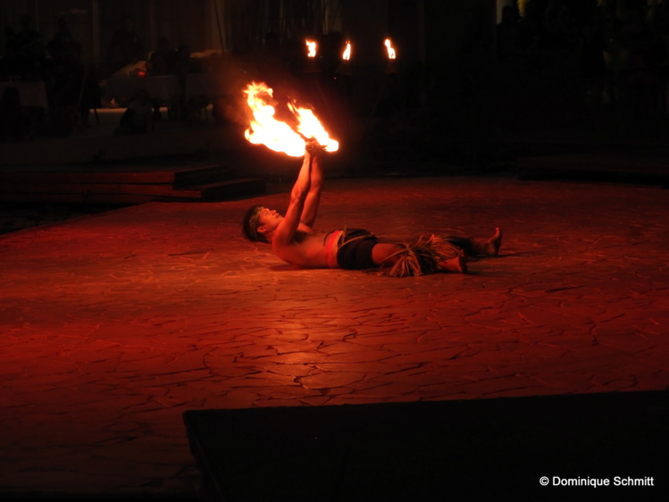 Tauarii Ani, 14 ans, sacré champion polynésien de la danse du couteau de feu ! Tauarii Ani, 14 ans, sacré champion polynésien de la danse du couteau de feu !