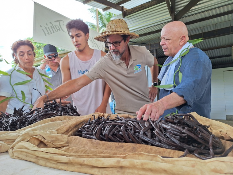 La vanille, or noir polynésien, est une source d’inspiration inépuisable en cuisine. La vanille, or noir polynésien, est une source d’inspiration inépuisable en cuisine.