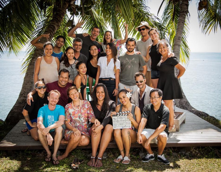 Photo de famille avec les techniciens et les comédiens de cette série "made in fenua". Photo de famille avec les techniciens et les comédiens de cette série "made in fenua".