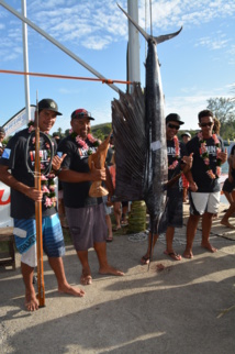 « Tefana blue water 2015 » : La team Marara Spearfishing boyz remporte la première édition avec un Haurepe de 32 kilos « Tefana blue water 2015 » : La team Marara Spearfishing boyz remporte la première édition avec un Haurepe de 32 kilos