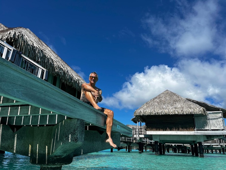 Laurent Jalabert signe au Vélo club de Tahiti Laurent Jalabert signe au Vélo club de Tahiti