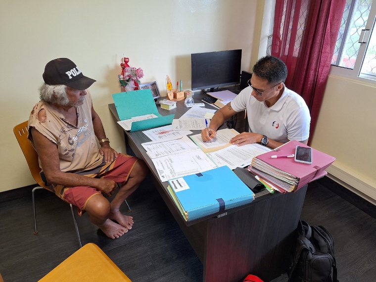 À 72 ans, Auguste Vivish se relance dans la procédure (Crédit : Anne-Charlotte Lehartel). À 72 ans, Auguste Vivish se relance dans la procédure (Crédit : Anne-Charlotte Lehartel).