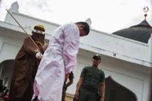 Indonésie: la province d'Aceh va commencer à donner coups de bâton aux homosexuels