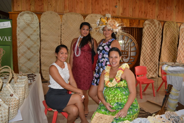 Brenda ( à gauche), de Raivavae, et ses amies des Australes