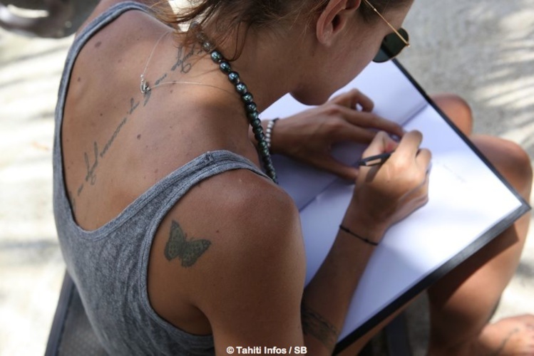 Laure Manaudou s'est montrée très disponible. Laure Manaudou s'est montrée très disponible.