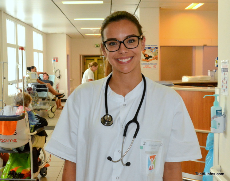 La plus jolie stagiaire du CHPF, élue deuxième femme la plus belle au monde l'année dernière. La plus jolie stagiaire du CHPF, élue deuxième femme la plus belle au monde l'année dernière.