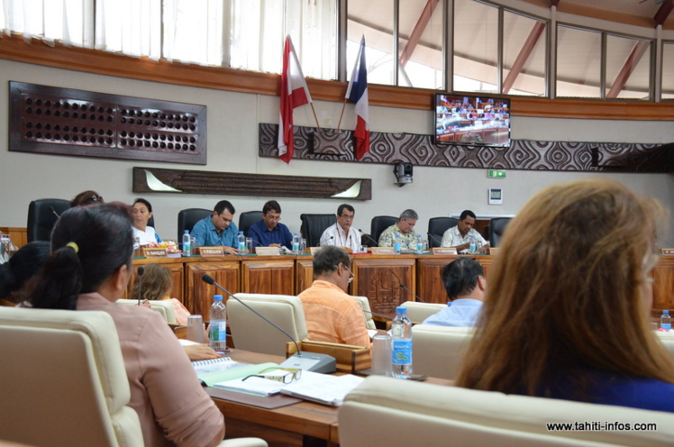 Edouard Fritch a présenté les orientations budgétaires pour 2016 devant une assemblée partagée, jeudi.