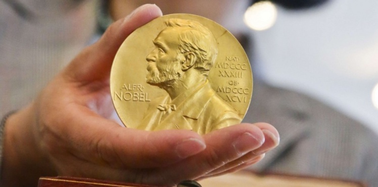 Une médaille de prix Nobel vendue 800.000 dollars aux enchères Une médaille de prix Nobel vendue 800.000 dollars aux enchères
