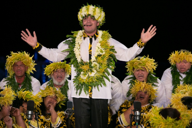 Garants de la transmission orale, les chants vantent les mérites d'un district et véhiculent les légendes ou les hauts faits de guerre.