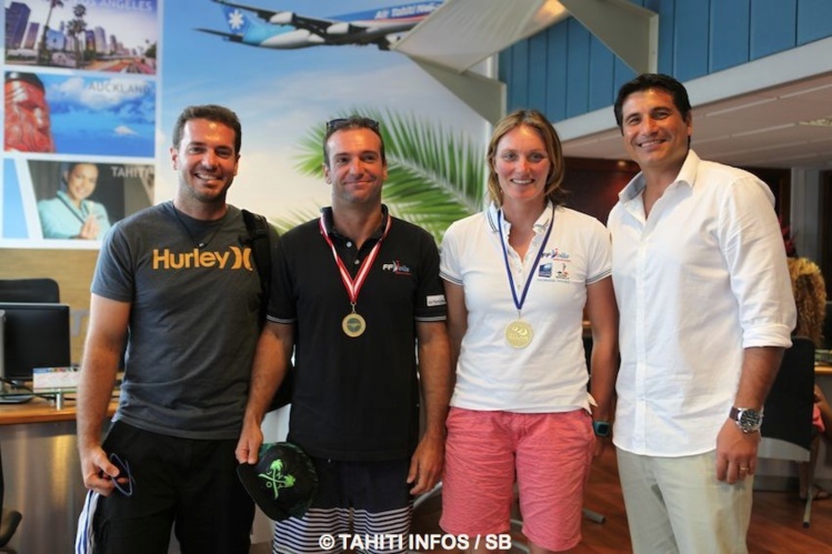 Billy Besson (et son frère à gauche) et Marie Riou avec Torea Colas, directeur marketing d'ATN Billy Besson (et son frère à gauche) et Marie Riou avec Torea Colas, directeur marketing d'ATN