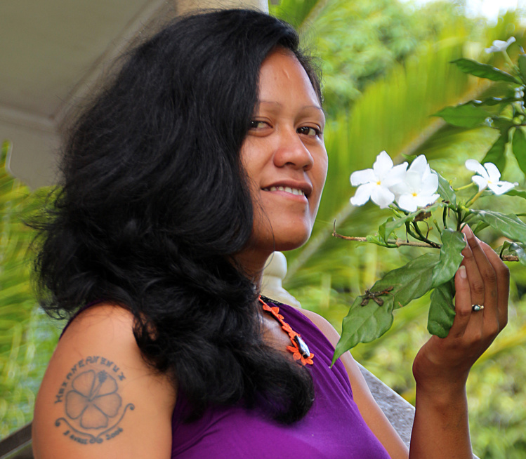 Tevahine Tefafano interprétera une chanson en tahitien dans son prochain single. Tevahine Tefafano interprétera une chanson en tahitien dans son prochain single.