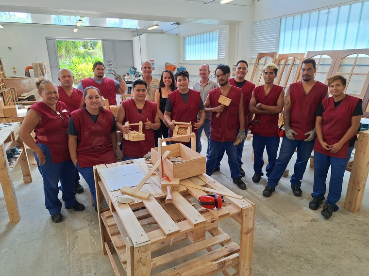 Douze apprentis inaugurent cette première formation en menuiserie-ébénisterie. Douze apprentis inaugurent cette première formation en menuiserie-ébénisterie.