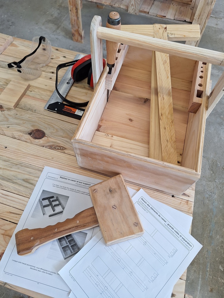 Équipés, ils pourront bientôt se lancer dans la fabrication de mobilier. Équipés, ils pourront bientôt se lancer dans la fabrication de mobilier.