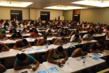 Les candidats en pleine épreuve écrite.