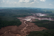 Coulée de boue au Brésil: Samarco confirme le risque de rupture de deux autres barrages Coulée de boue au Brésil: Samarco confirme le risque de rupture de deux autres barrages