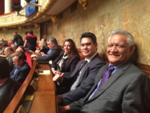 Les trois députés polynésiens dans l'hémicycle juste avant le vote en première lecture de la loi de finances 2016.