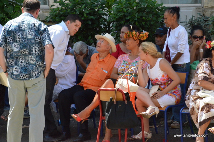 Vincent Dubois, le 3 mai dernier, ici en compagnie de Gaston Flosse peu avant l'annonce des résultats des élections sénatoriales partielles où les candidats soutenus par Edouard Fritch ont été élus dès le premier tour du scrutin.
