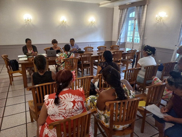 Maeva Soutien cherche “dames de compagnie tahitiennes” Maeva Soutien cherche “dames de compagnie tahitiennes”