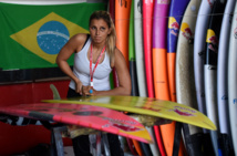 Miraculée, une surfeuse brésilienne défie à nouveau "les plus grosses vagues du monde" Miraculée, une surfeuse brésilienne défie à nouveau "les plus grosses vagues du monde"