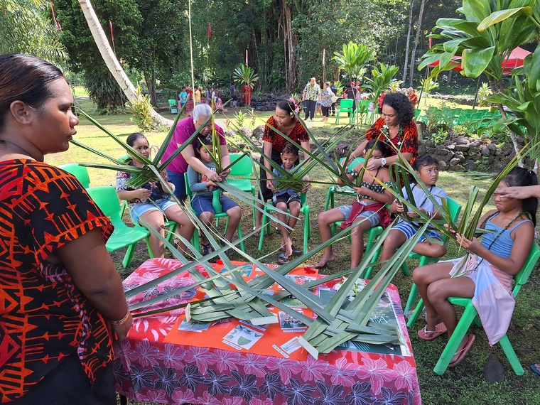 Le tressage de nī’au, tout un art ! Le tressage de nī’au, tout un art !