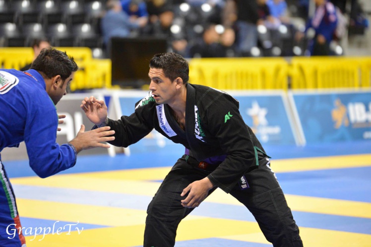 Dany Gérard s'est fait surprendre en kimono (arch) Dany Gérard s'est fait surprendre en kimono (arch)