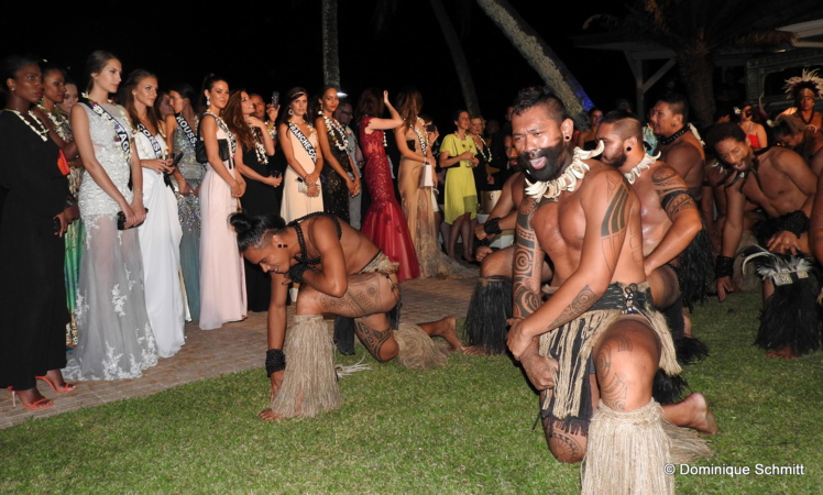 Les guerriers marquisiens ont impressionné les princesses.