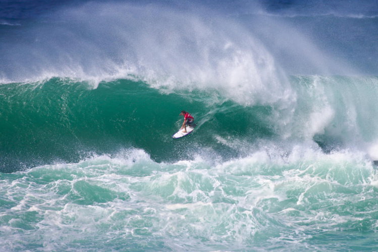 La Vans World Cup a débuté dans de grosses conditions de surf