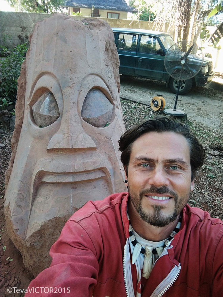 Teva Victor sculpte en "live" Teva Victor sculpte en "live"