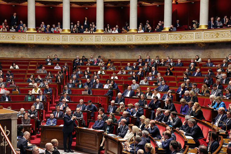 Flosse laisse une ardoise de 12,7 millions de francs à Sandras Flosse laisse une ardoise de 12,7 millions de francs à Sandras