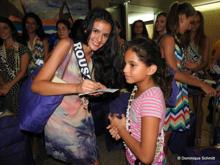 Miss France : les 31 perles chantent "Manava" avant de s'envoler