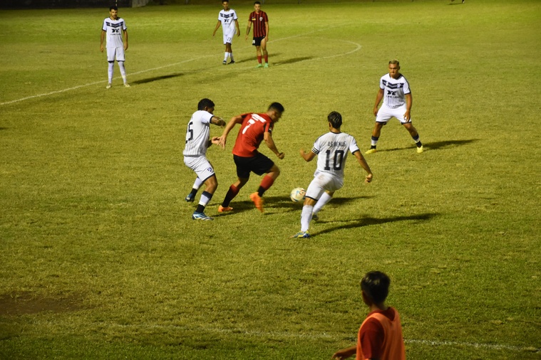 Les joueurs de Central n’ont rien lâché malgré leur infériorité numérique due à un carton rouge. Les joueurs de Central n’ont rien lâché malgré leur infériorité numérique due à un carton rouge.