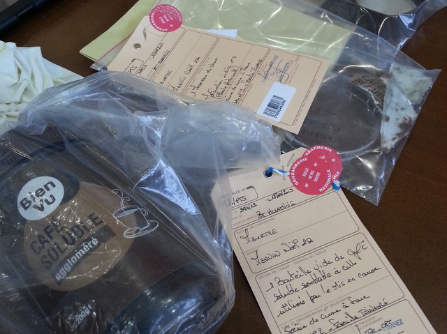 Noël Mervin avait d'abord explosé ce pot à café sur la tête de sa victime avant de lui entailler le cou avec un des éclats de verre ont estimé les jurés.