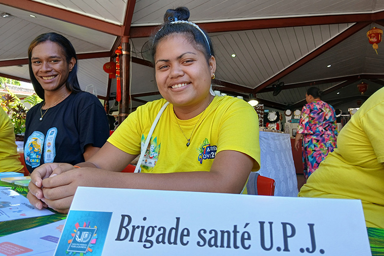 “Communiquer, la base de la prévention” du suicide “Communiquer, la base de la prévention” du suicide