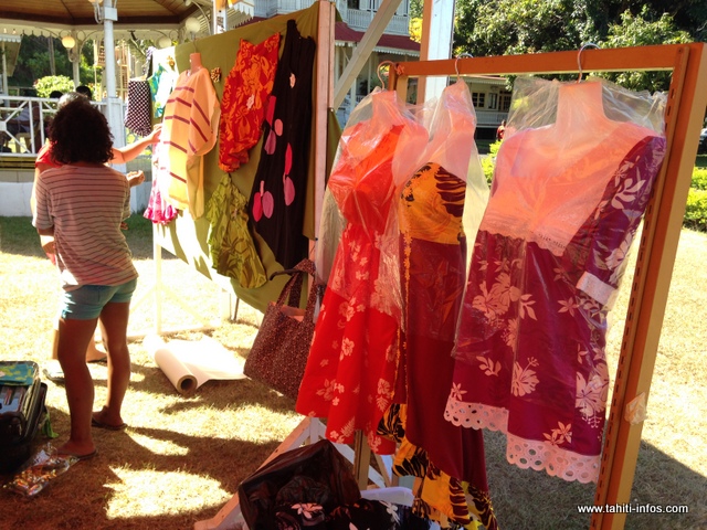 Des robes pour femmes et enfants réalisées par les élèves des CJA de Arue et Pirae