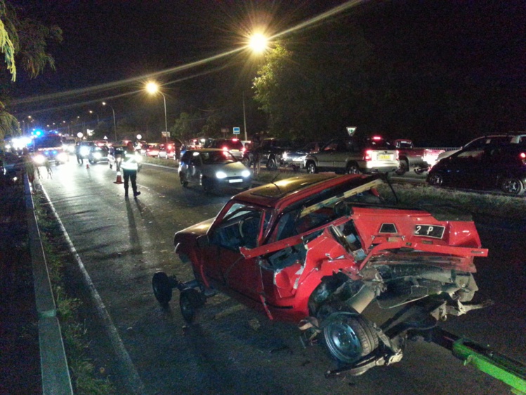 L'accident n'a fait qu'un blessé léger, selon les premières informations sur place. L'accident n'a fait qu'un blessé léger, selon les premières informations sur place.