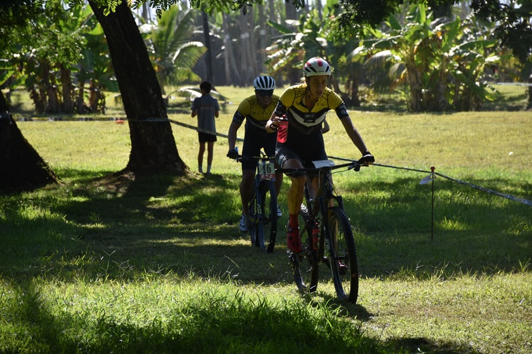 Il faisait chaud dimanche matin à Atimaono. Il faisait chaud dimanche matin à Atimaono.