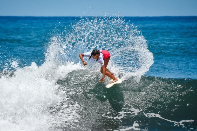 Mikilani Pinson a fait preuve de tempérament sur la vague. Mikilani Pinson a fait preuve de tempérament sur la vague.