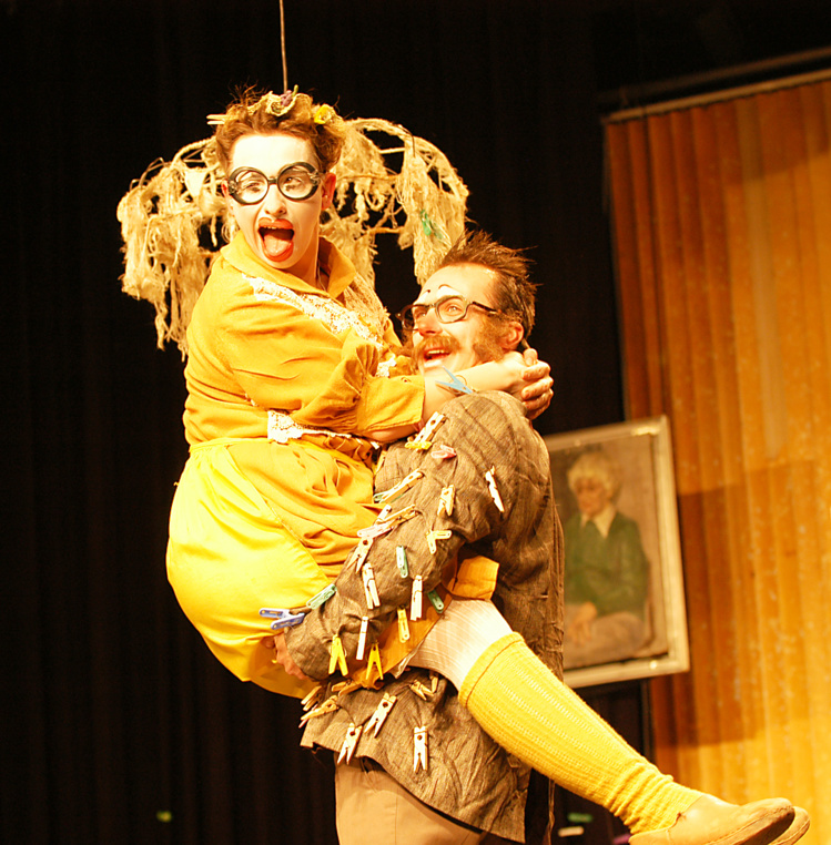 Les Semianyki racontent les déboires d'une famille déjantée, qui tente de survivre dans une Russie déglinguée.