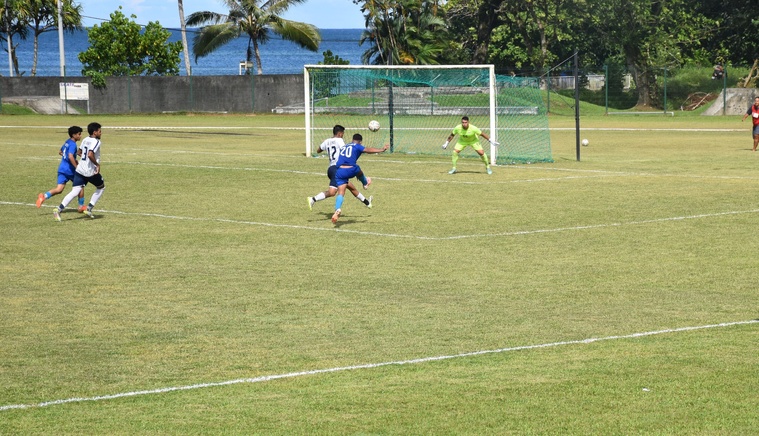 Jason Punuatua Papaura a marqué un joli but pour Pueu Jason Punuatua Papaura a marqué un joli but pour Pueu