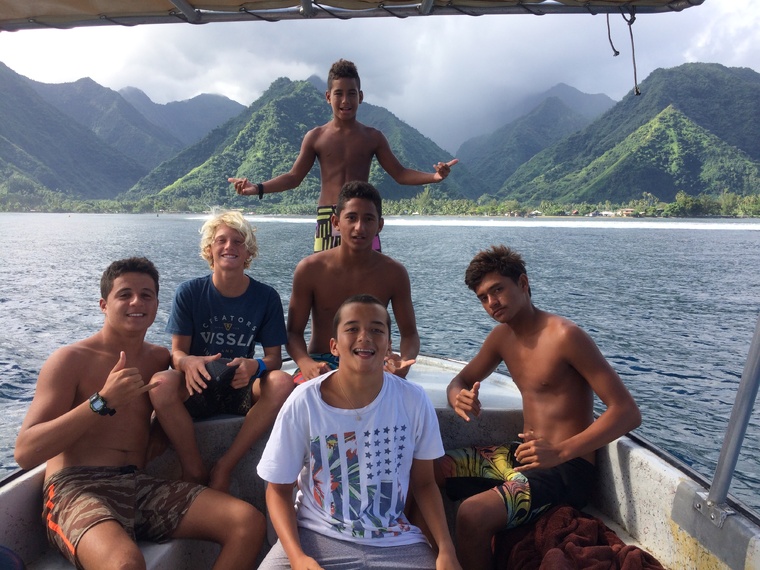 Les heureux stagiaires des surf camps. Les heureux stagiaires des surf camps.