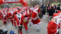 Un millier de pères Noël rassemblés à Stockholm pour une course à pieds