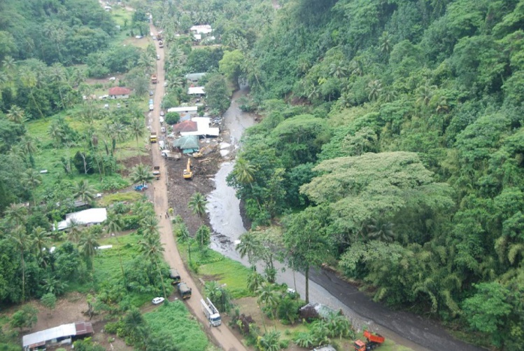 Une vue générale de la vallée Faaurumai (les Trois Cascades). Une vue générale de la vallée Faaurumai (les Trois Cascades).