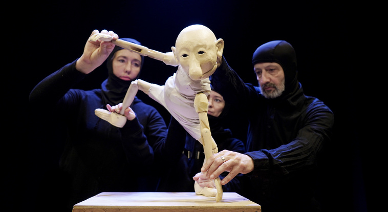 La pièce " Pouvoir " ou comment vivre l'émancipation et la liberté au travers d'une marionnette. La pièce " Pouvoir " ou comment vivre l'émancipation et la liberté au travers d'une marionnette.