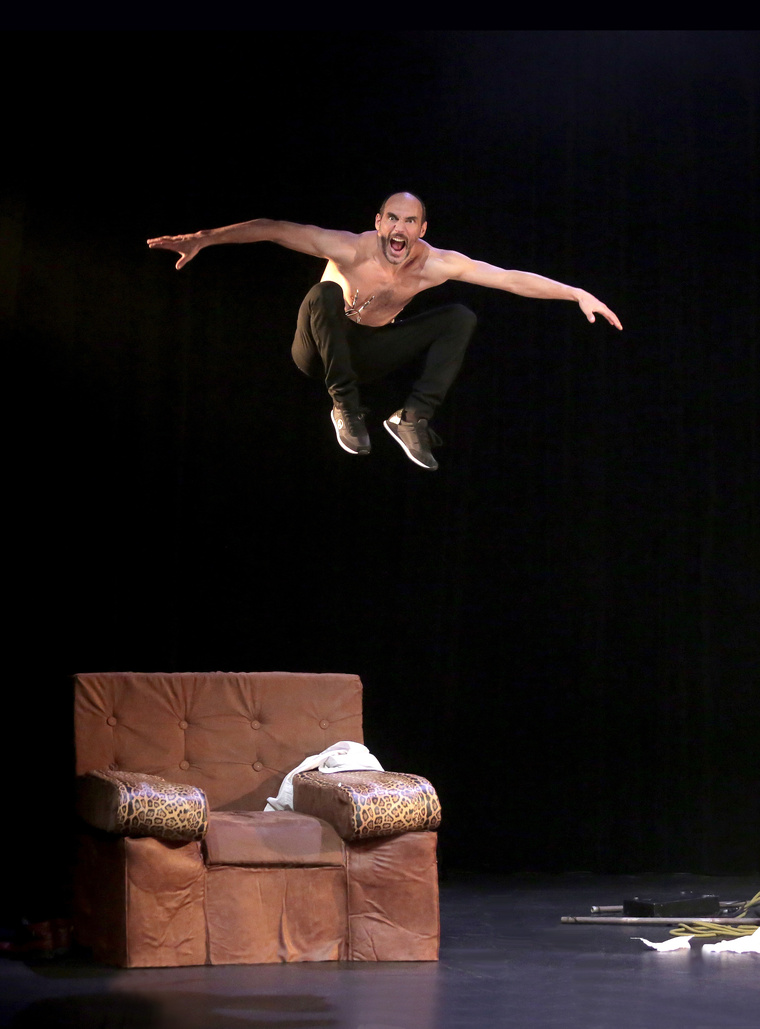 Le spectacle "Canopée" saura vous surprendre avec son savant mélange de musique, de théâtre et de cirque ! Le spectacle "Canopée" saura vous surprendre avec son savant mélange de musique, de théâtre et de cirque !